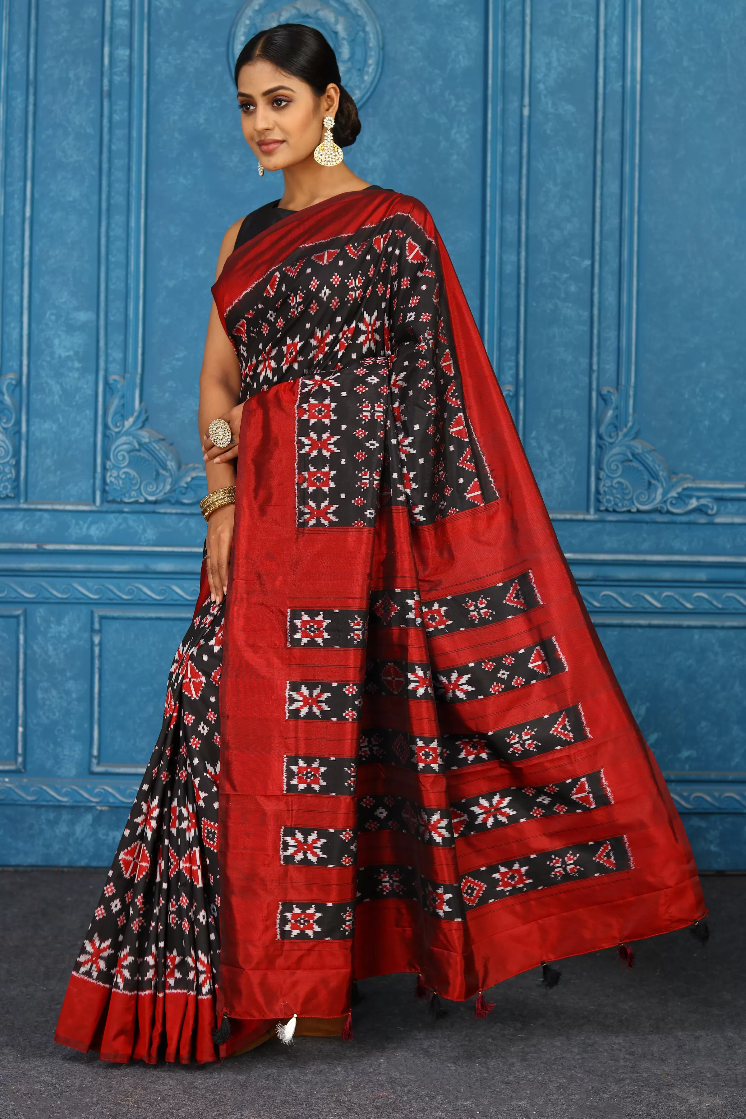 91A423 Black Pochampalli Ikkat Silk Saree With Red Border