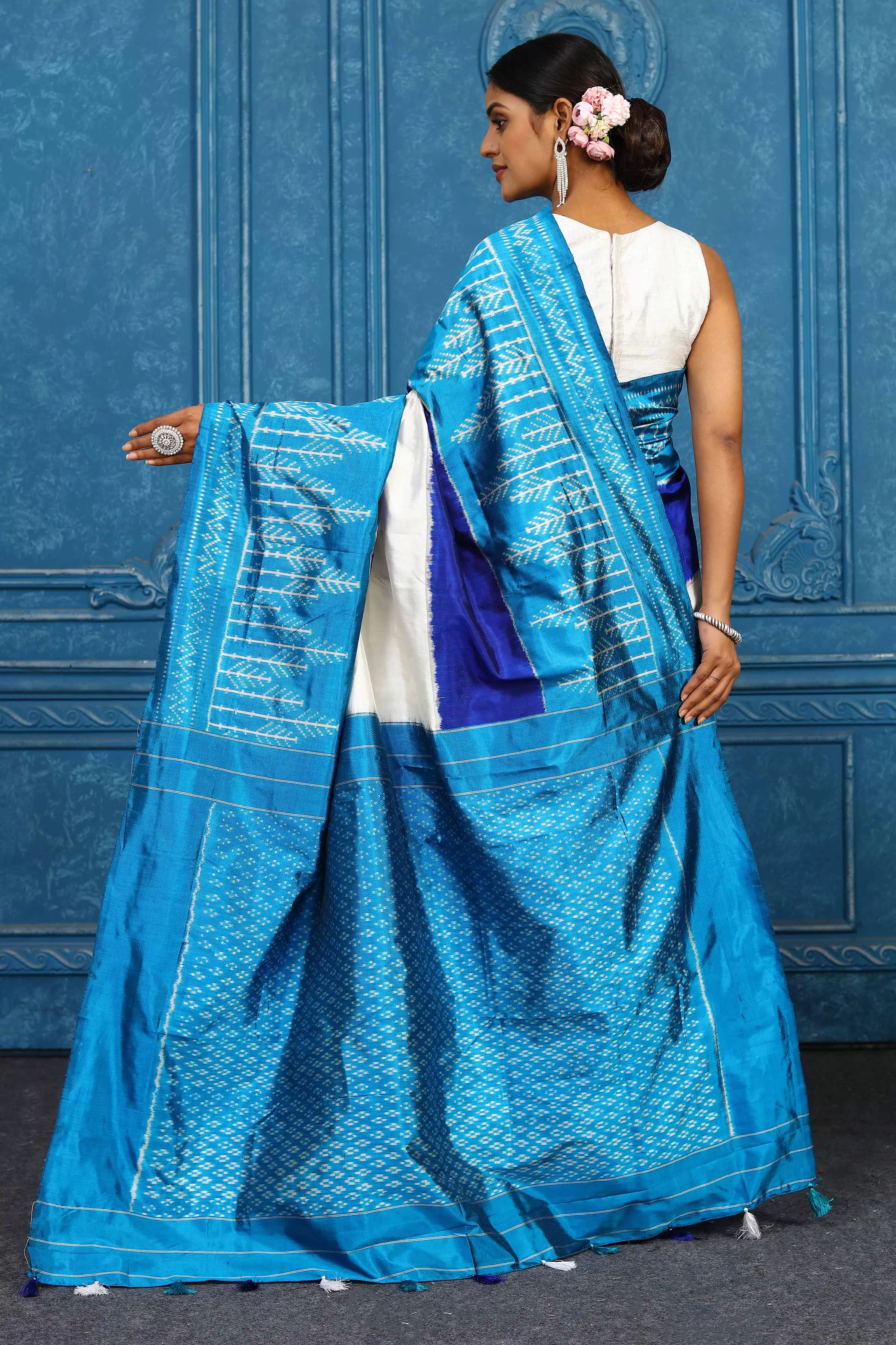 91A427 Cream and Blue Pochampally Ikkat Silk Saree