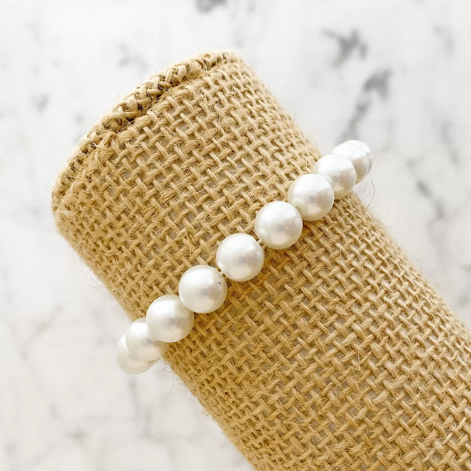 AMELIA white pearl stretch bracelet