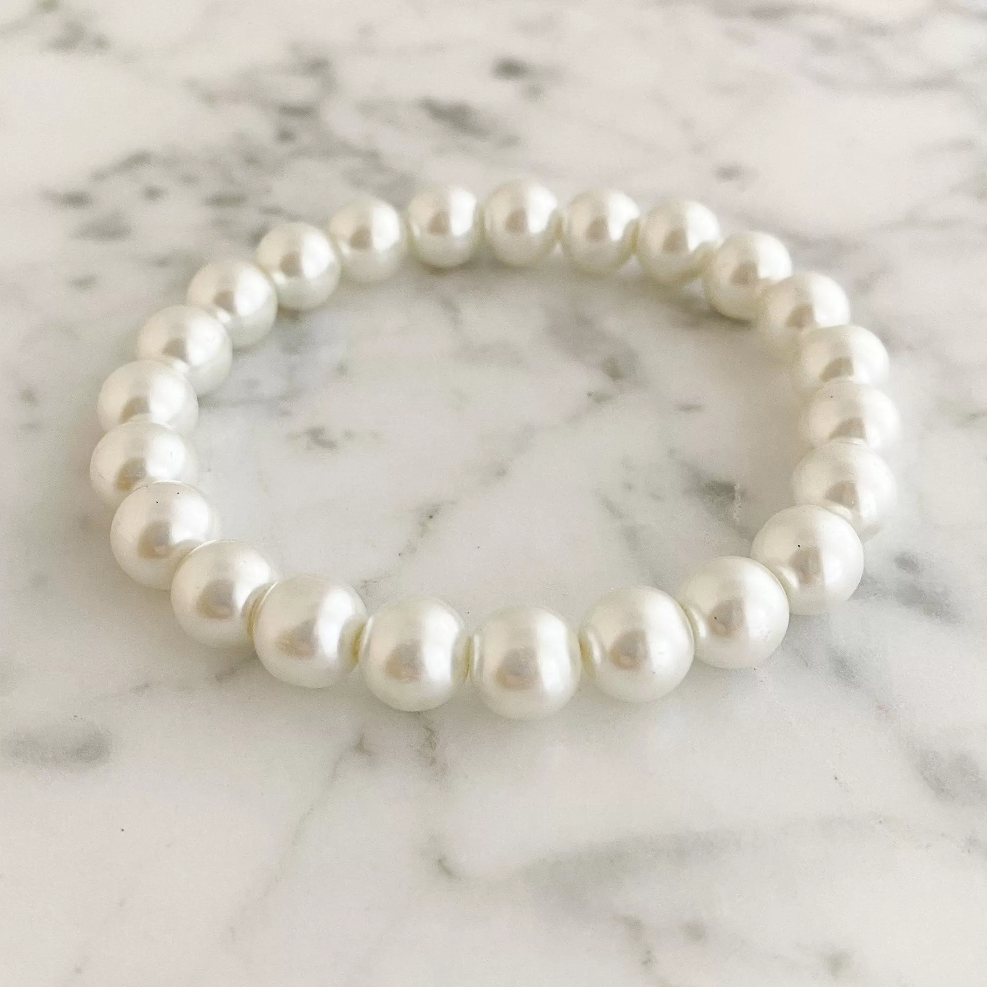 AMELIA white pearl stretch bracelet