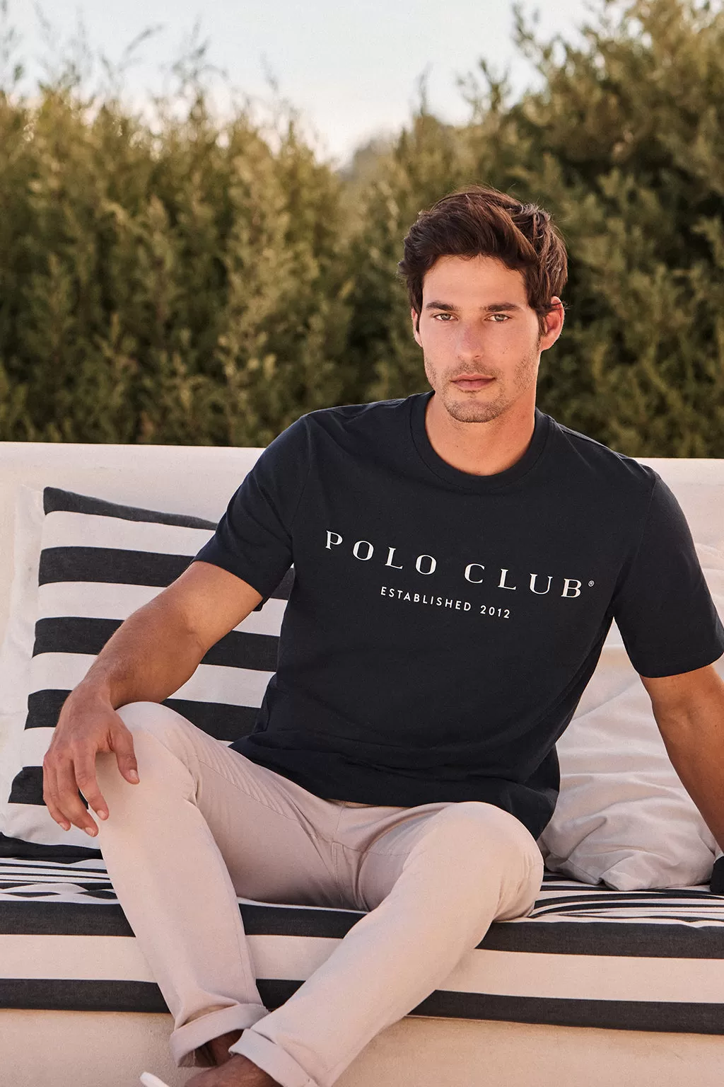 Camiseta básica negra con print icónico Polo Club