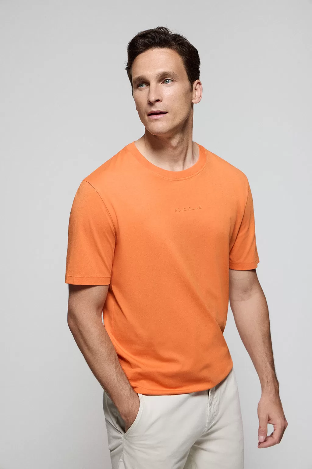 Camiseta Surfer loose fit naranja suave con logo minimal engomado Polo Club