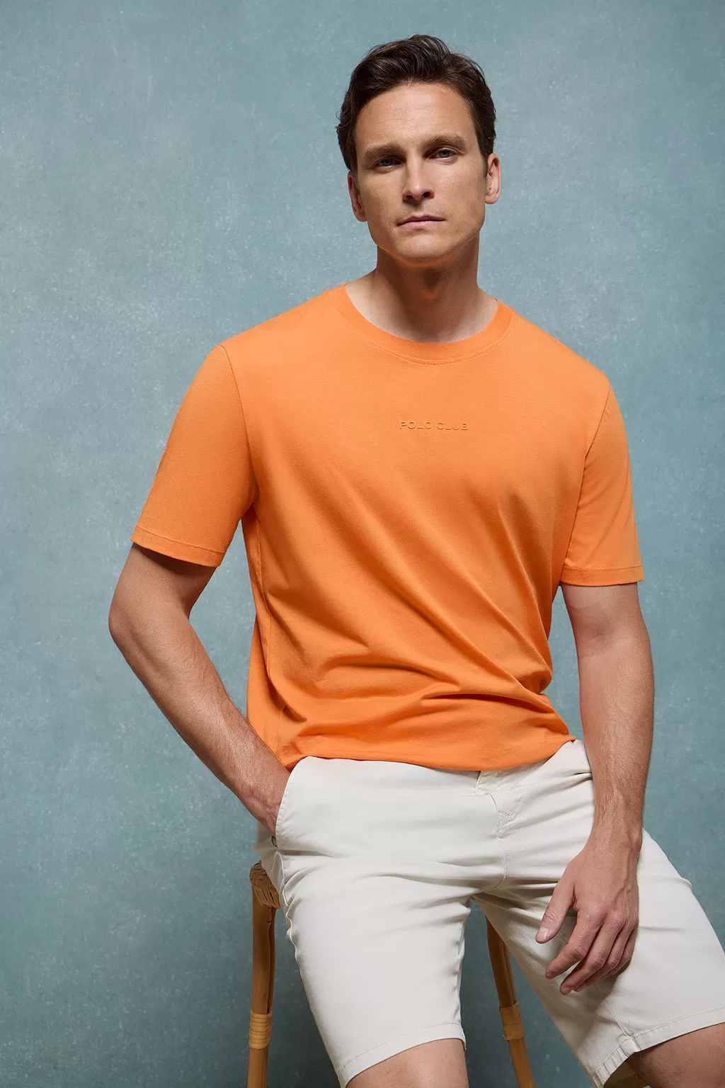 Camiseta Surfer loose fit naranja suave con logo minimal engomado Polo Club