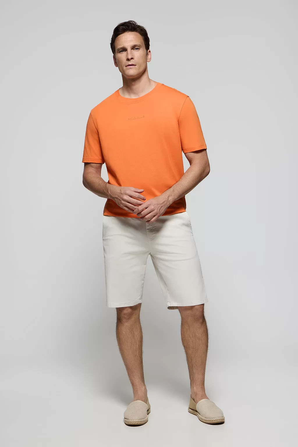 Camiseta Surfer loose fit naranja suave con logo minimal engomado Polo Club