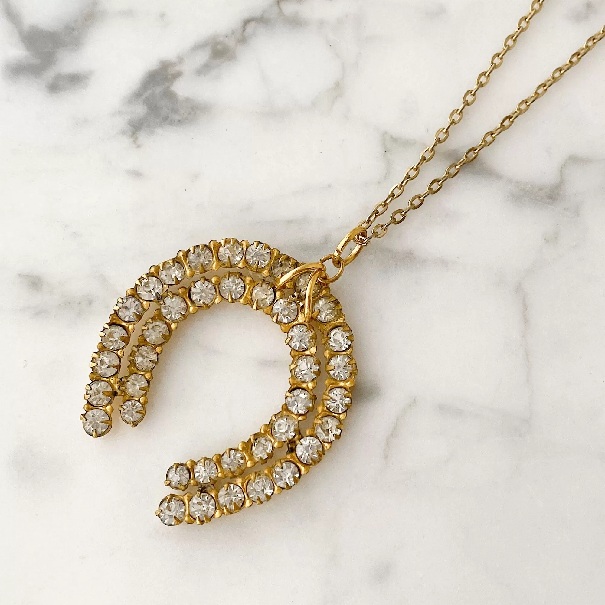 COLLIN vintage horseshoe pendant necklace