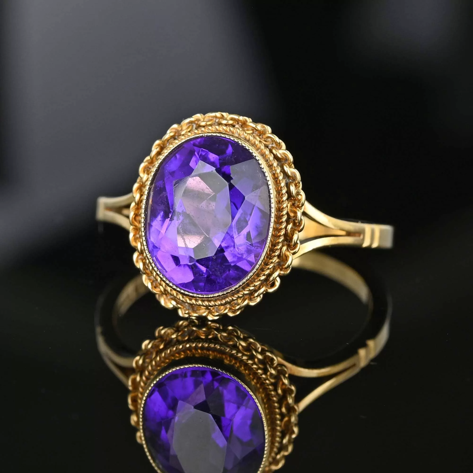 Fine Vintage 2.5 CTW Natural Amethyst Ring in Gold