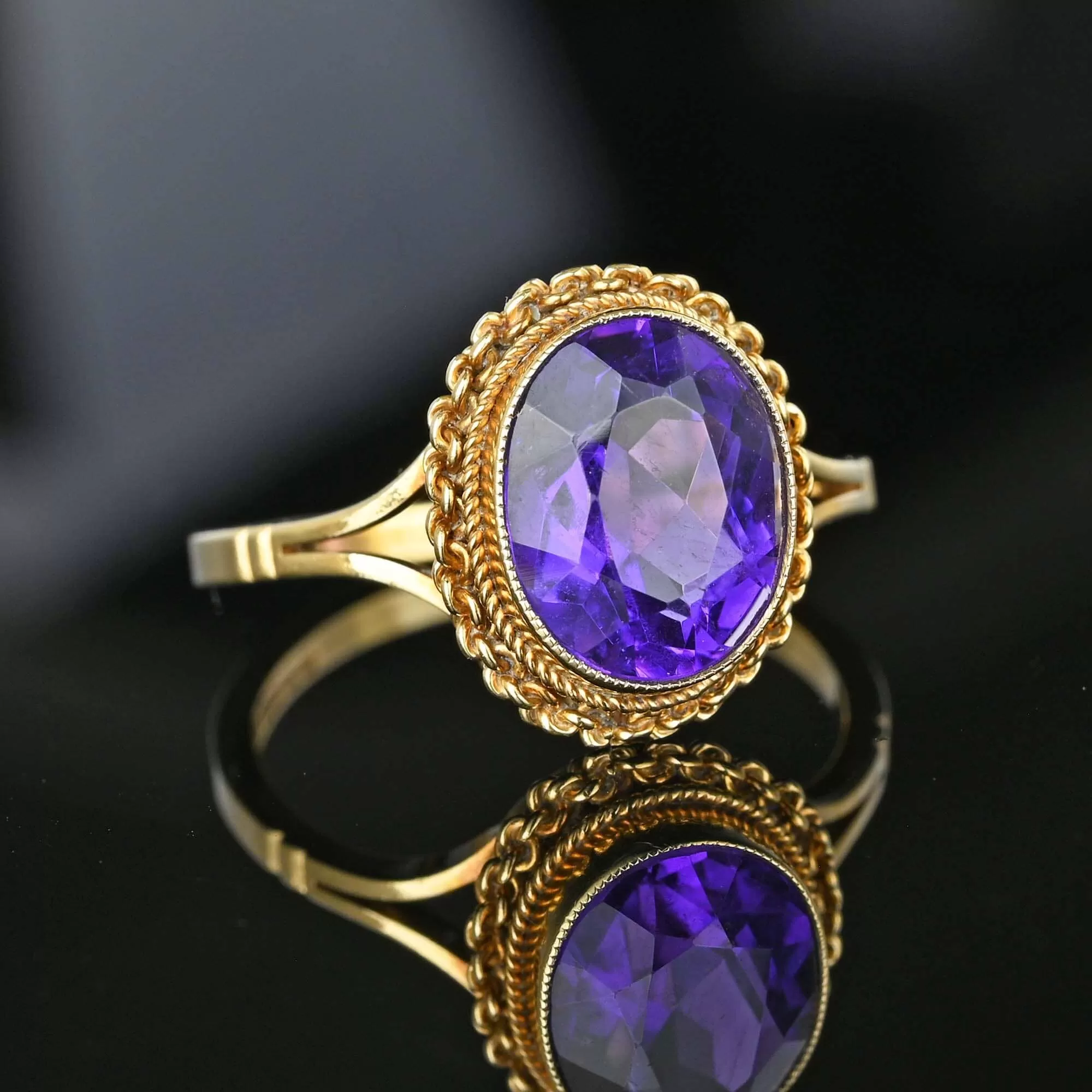 Fine Vintage 2.5 CTW Natural Amethyst Ring in Gold