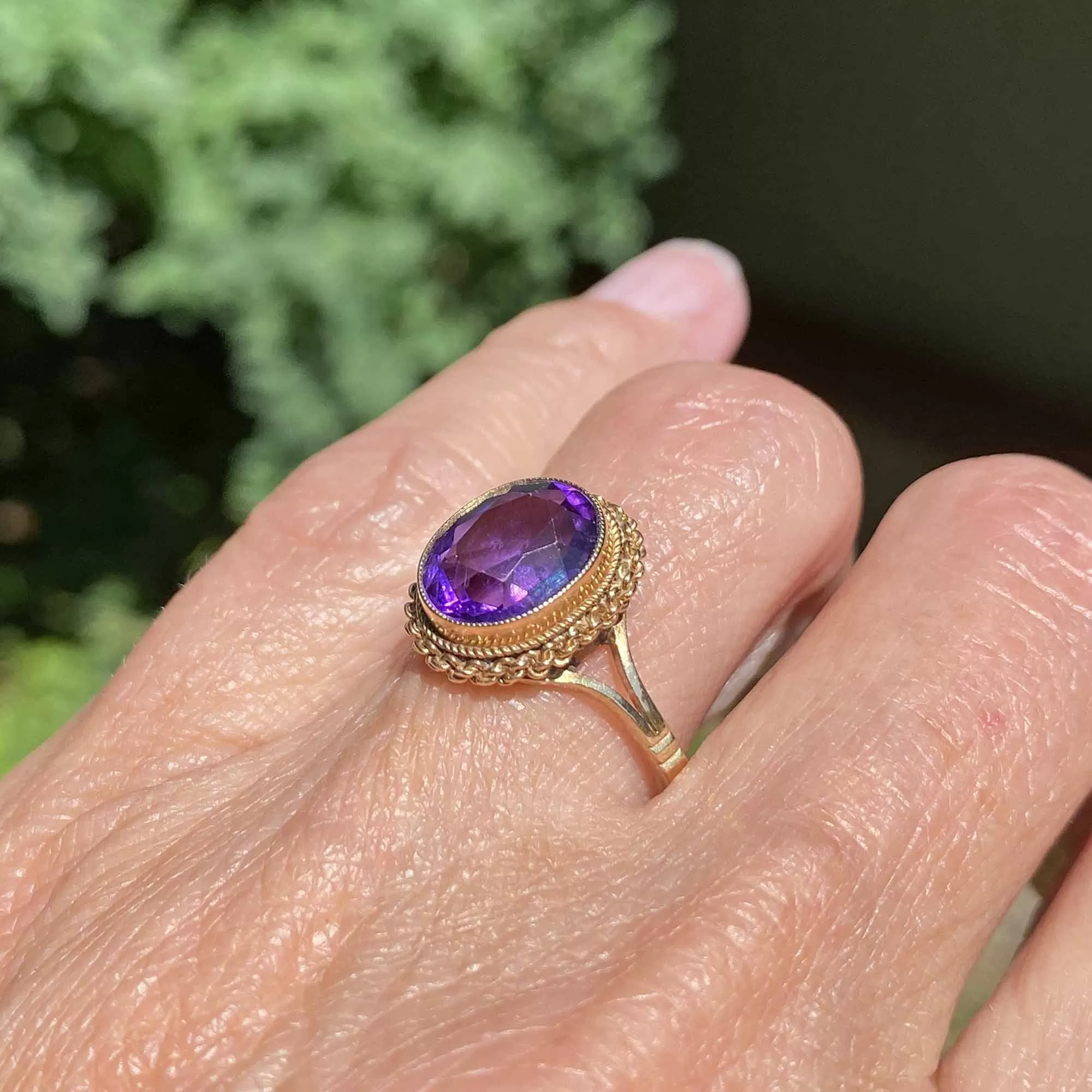 Fine Vintage 2.5 CTW Natural Amethyst Ring in Gold