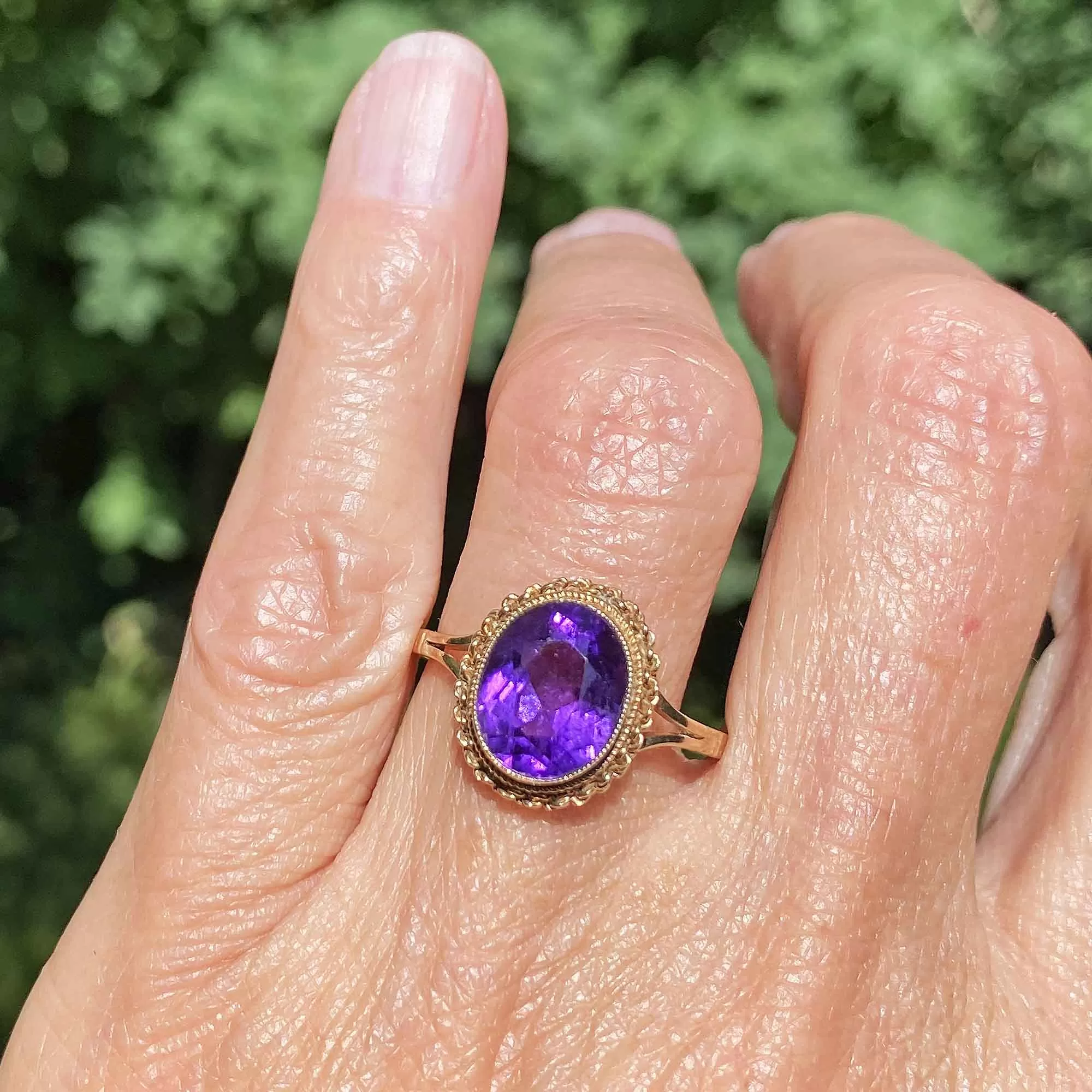 Fine Vintage 2.5 CTW Natural Amethyst Ring in Gold