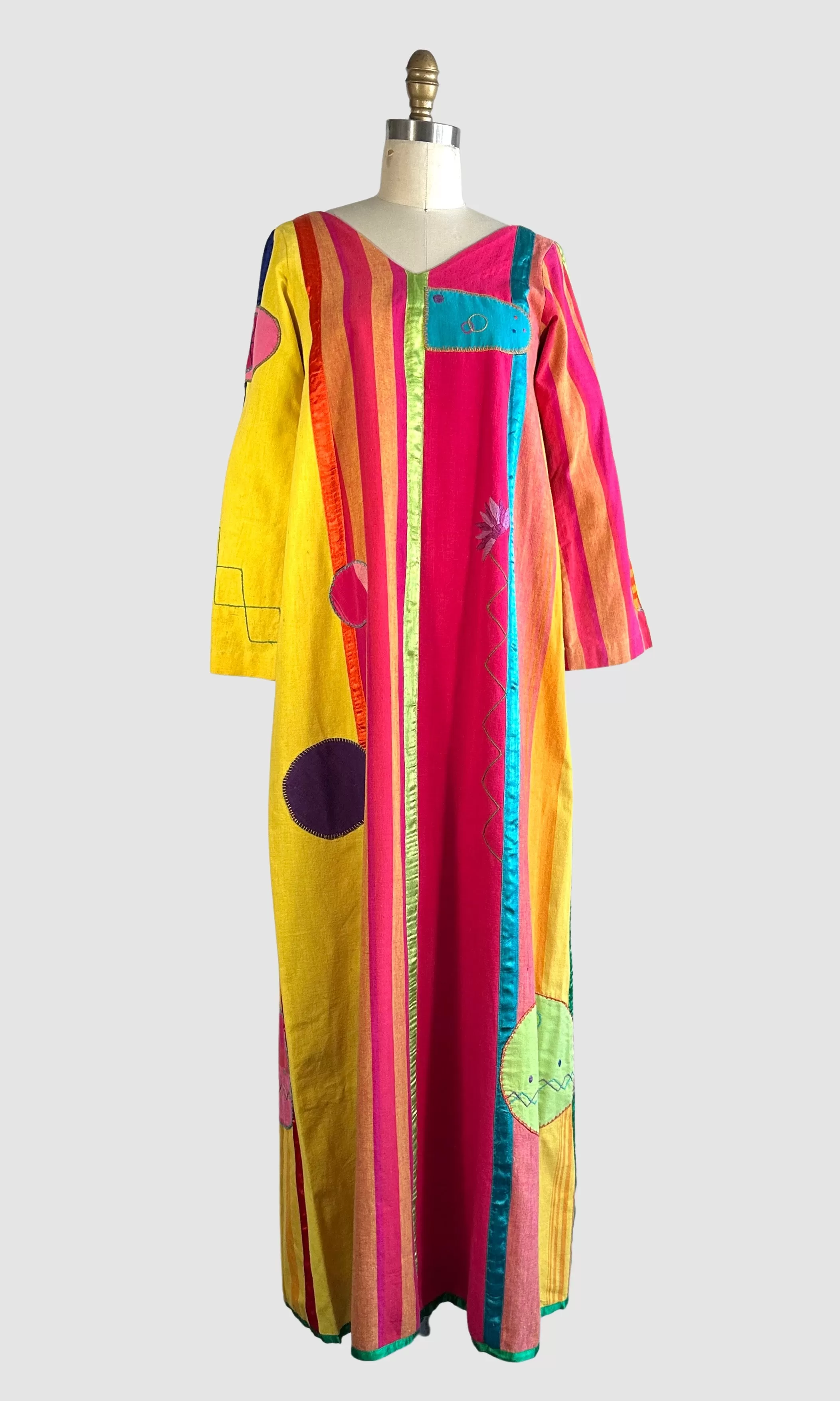 JOSEFA 70s Embroidered Mexican Kaftan  Small