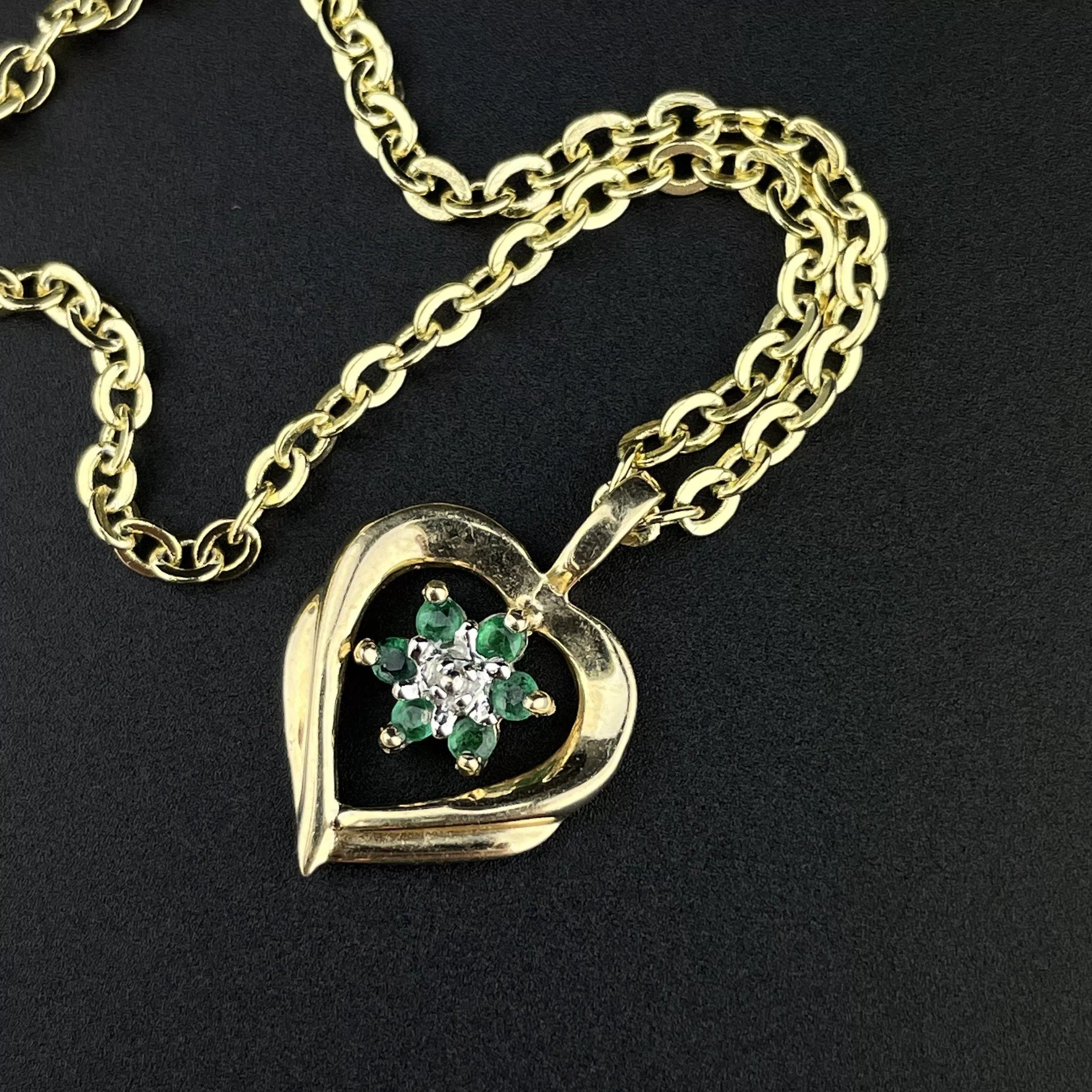 Vintage 10K Gold Emerald Diamond Heart Pendant Necklace