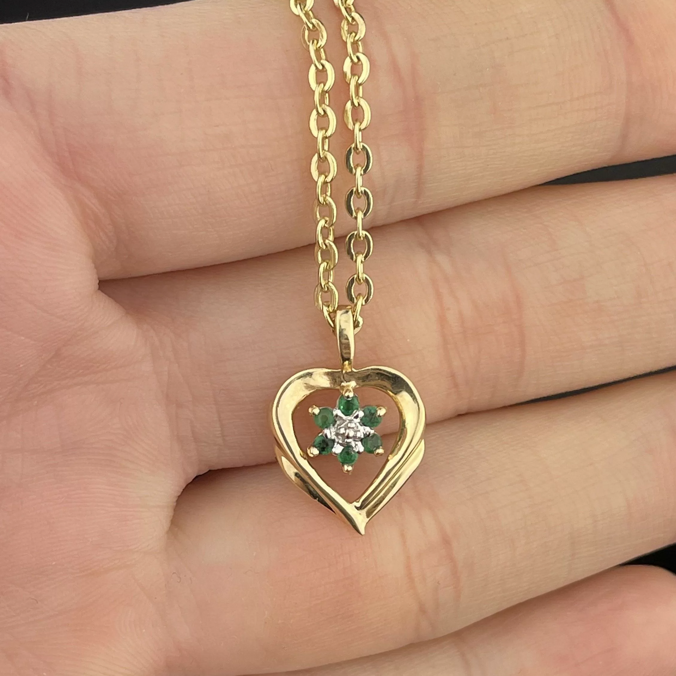 Vintage 10K Gold Emerald Diamond Heart Pendant Necklace