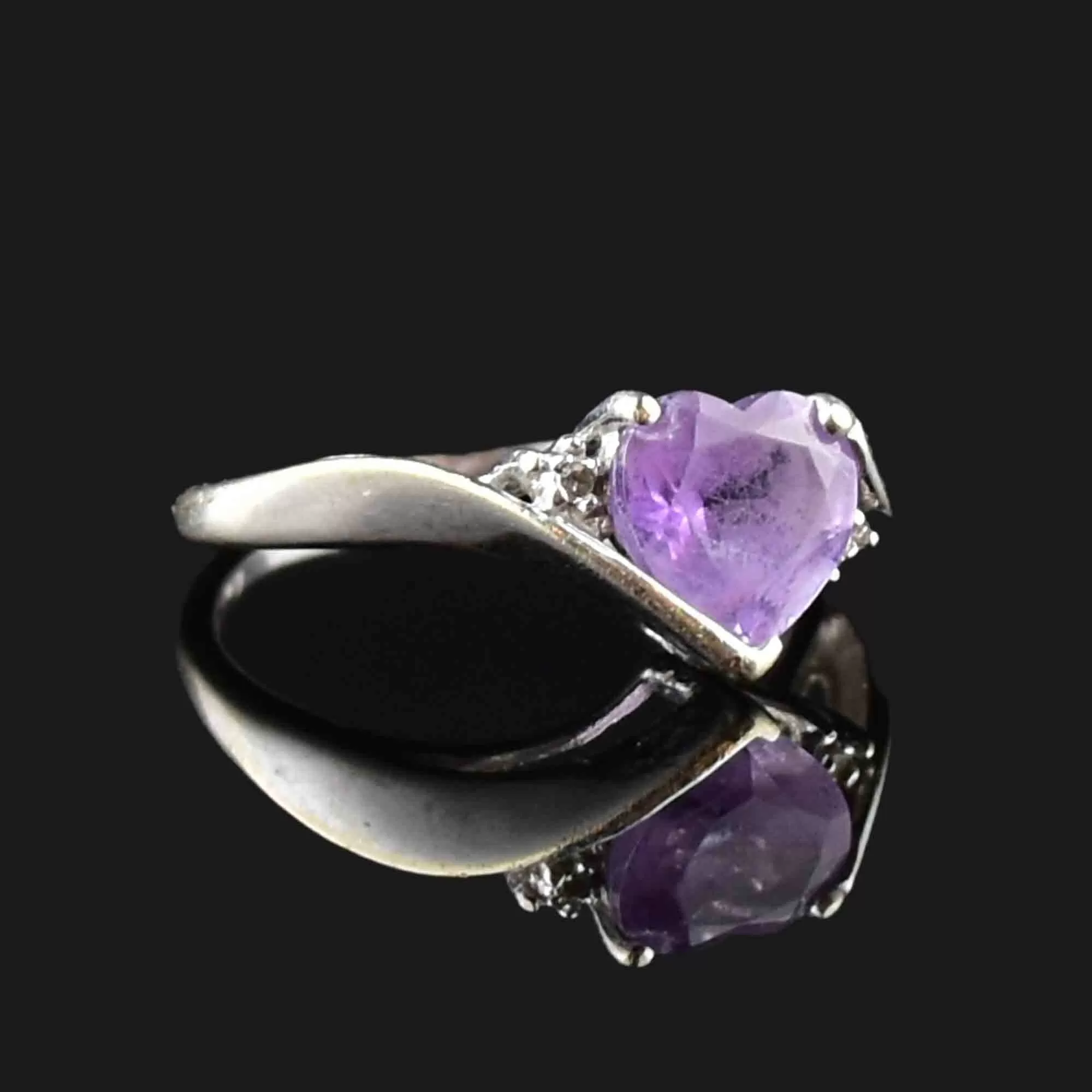 Vintage 10K White Gold Amethyst Heart Ring