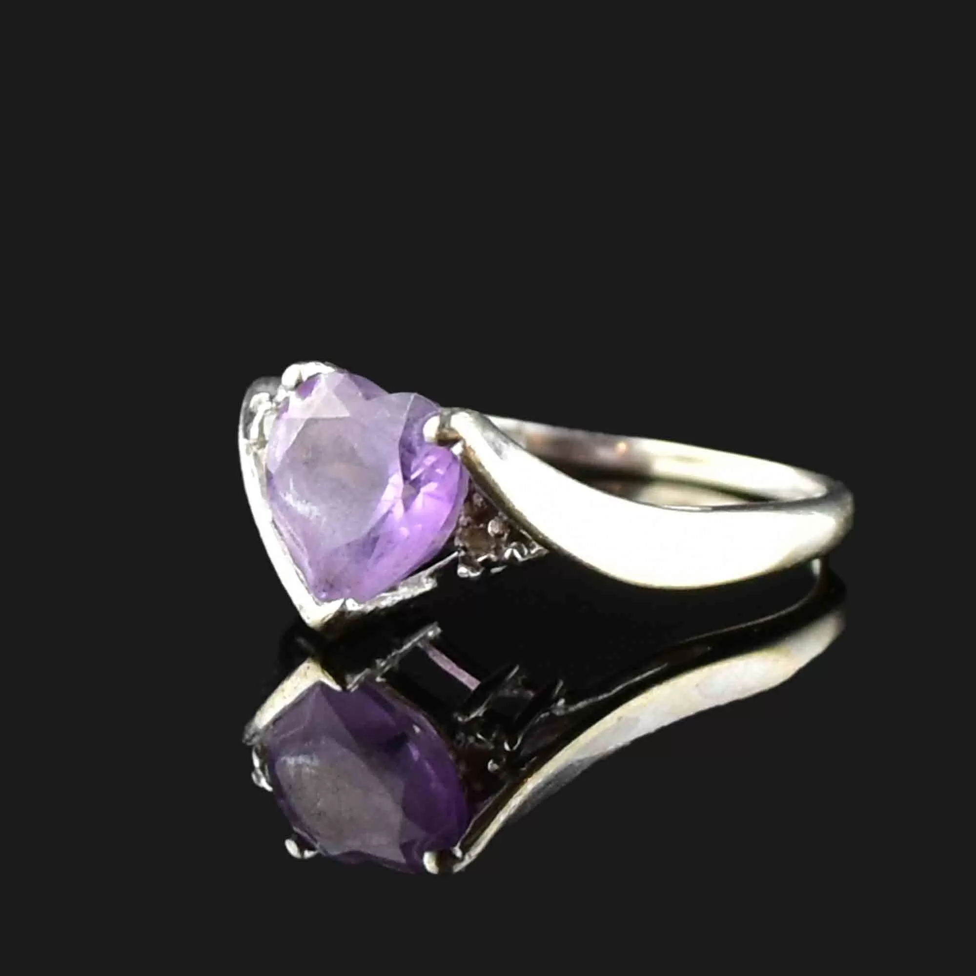 Vintage 10K White Gold Amethyst Heart Ring