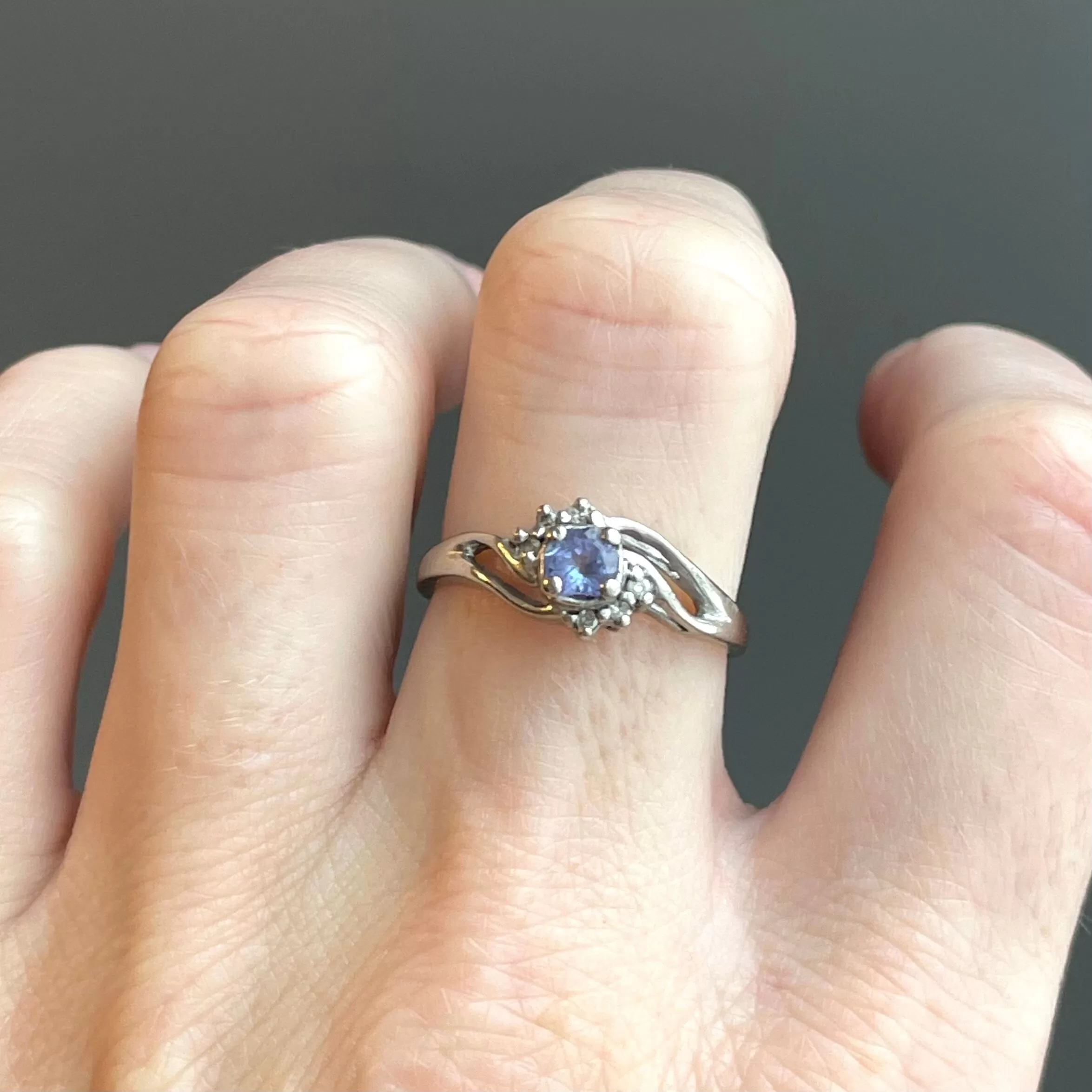 Vintage 10K White Gold Tanzanite Ring