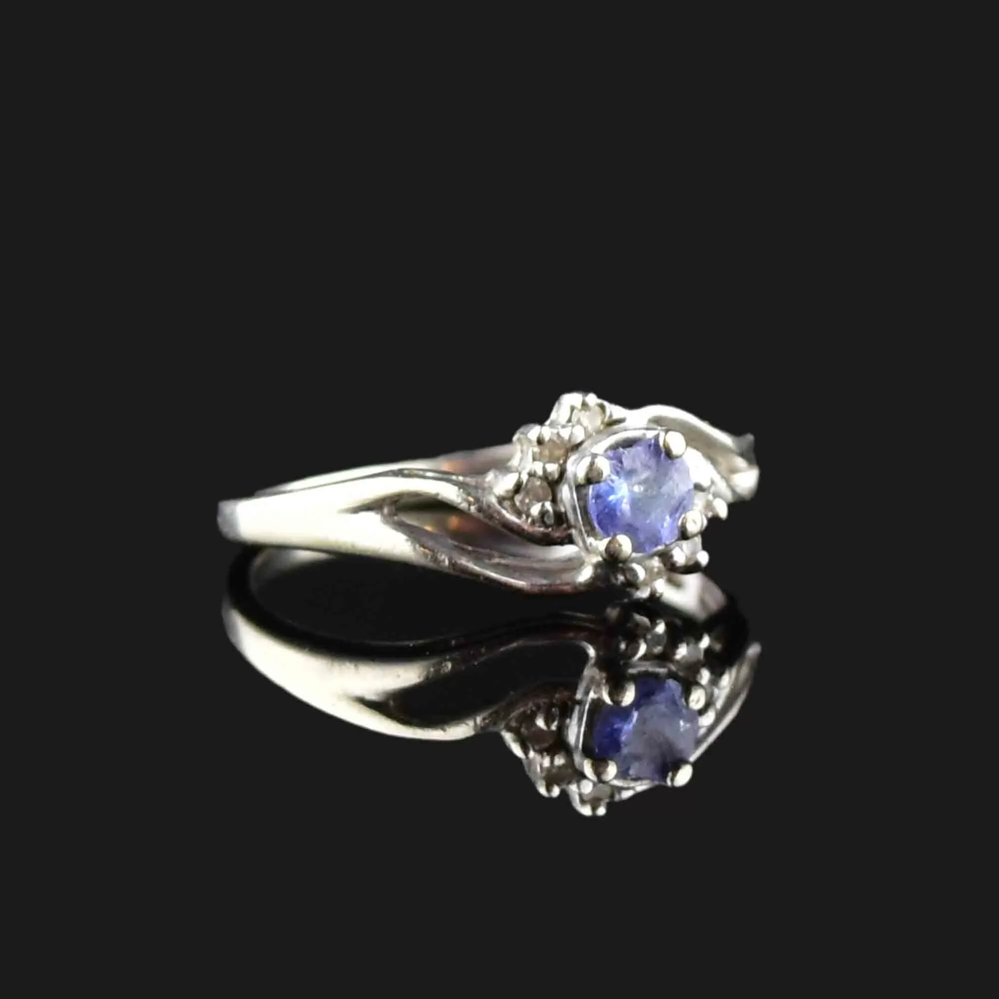 Vintage 10K White Gold Tanzanite Ring