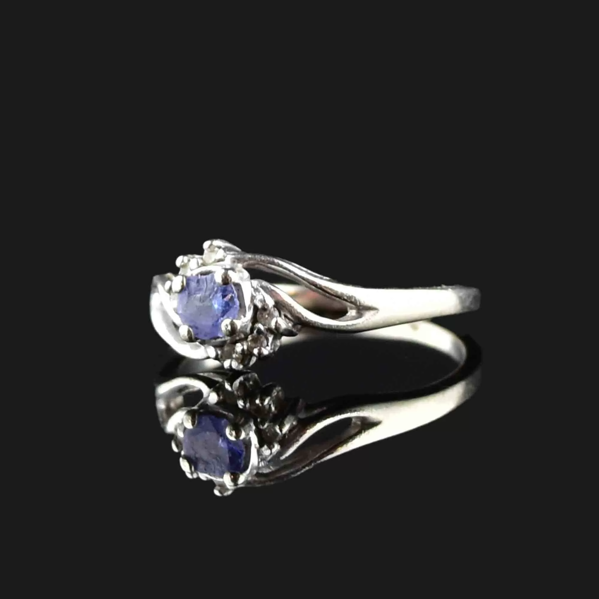 Vintage 10K White Gold Tanzanite Ring