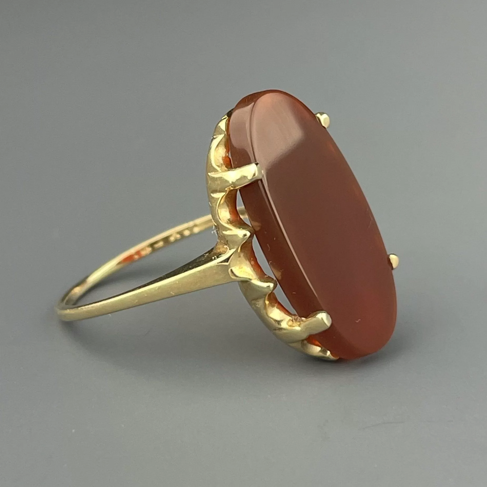 Vintage 14K Gold Oval Carnelian Signet Style Ring, Sz 7