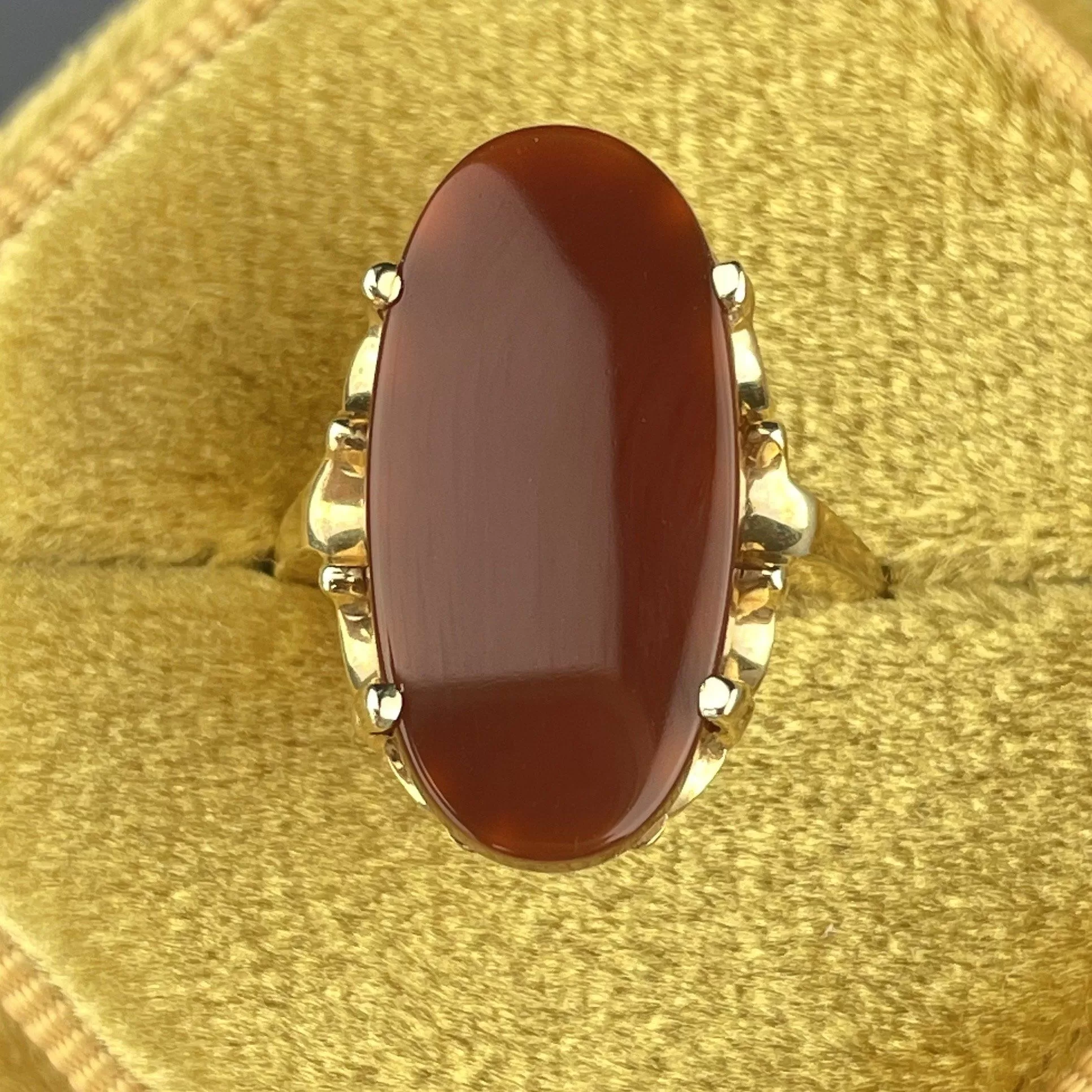 Vintage 14K Gold Oval Carnelian Signet Style Ring, Sz 7