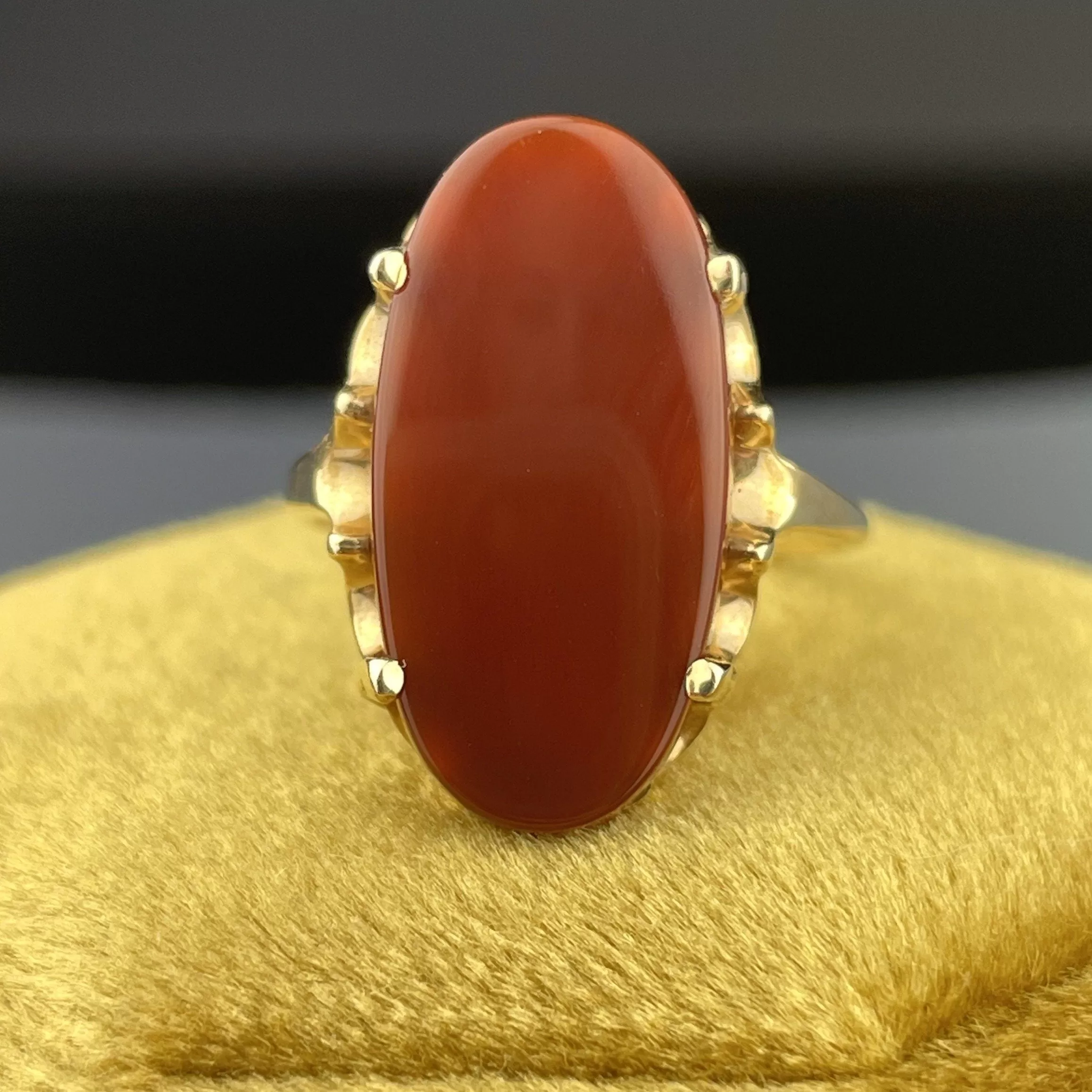 Vintage 14K Gold Oval Carnelian Signet Style Ring, Sz 7