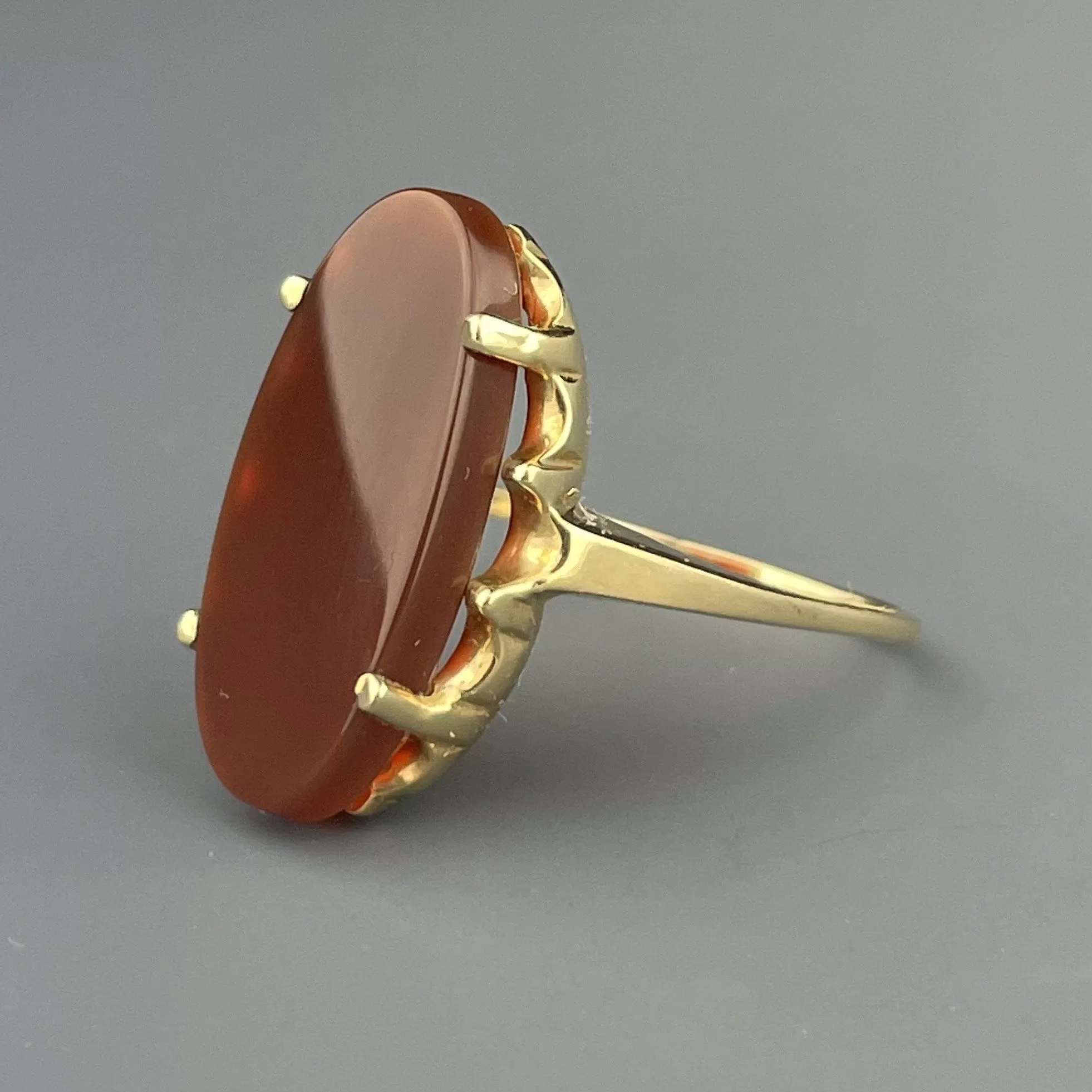 Vintage 14K Gold Oval Carnelian Signet Style Ring, Sz 7